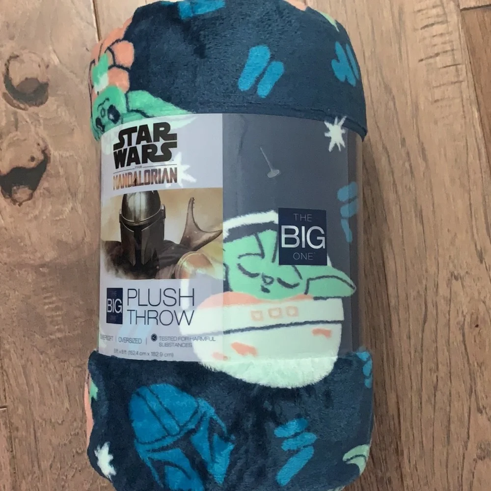 Disney Star Wars Oversized Plush Throw NWT - Picture 2 of 4